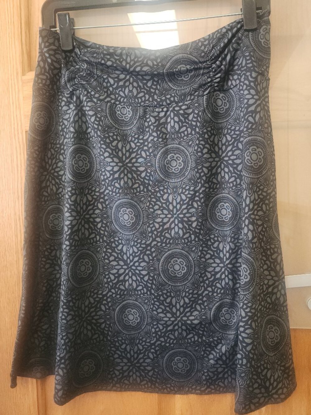 Soybu size large womens yoga skirt